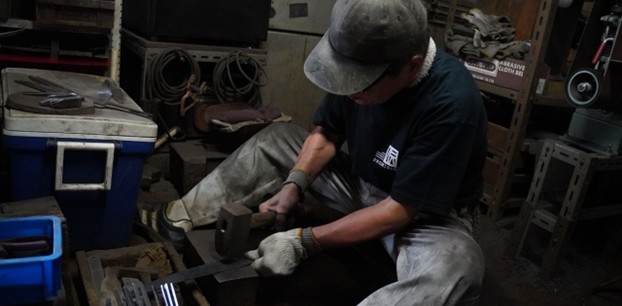 The hammer that Doi san use is really heavy